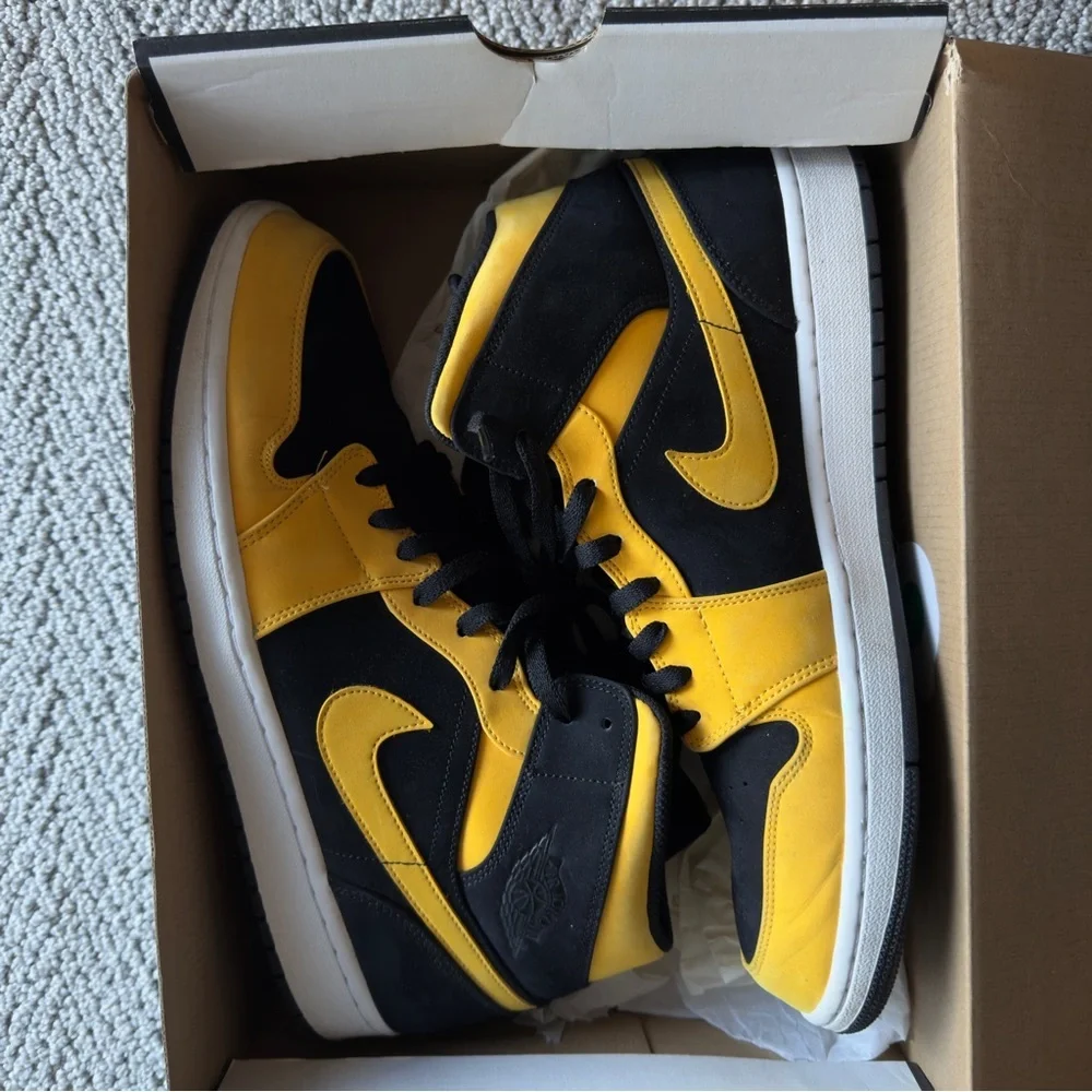 Nike Air Jordan 1 Mid Reverse New Love Yellow Black 554724-071 Size 13